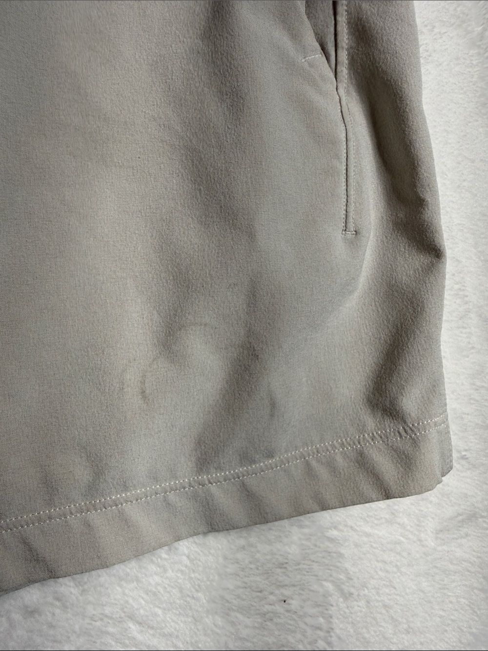 lululemon athletica Men’s Pacebreaker Beige Athletic Shorts - Picture 5 of 5